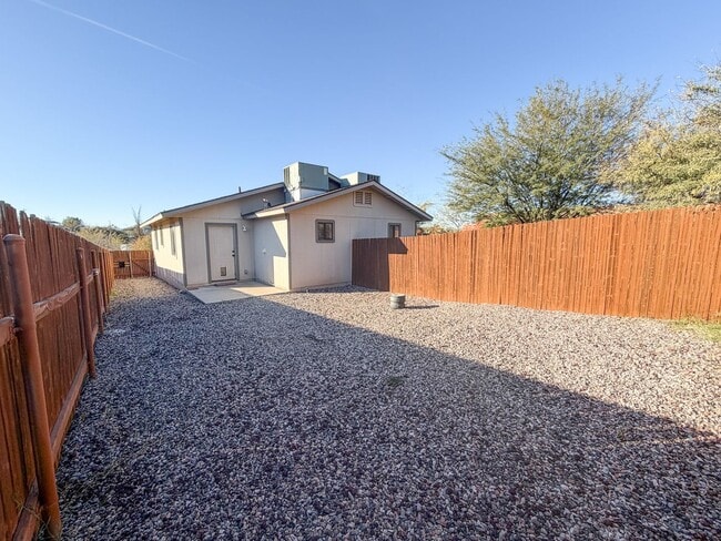 Building Photo - DUPLEX APARTMENT - RIMROCK/LAKE MONTEZUMA