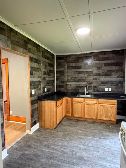 Building Photo - 8103 Jeffries Ave