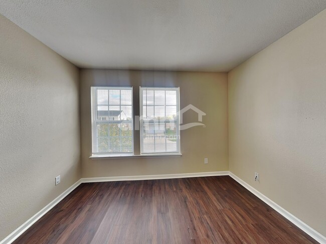 Building Photo - 1622 Carriage Cir