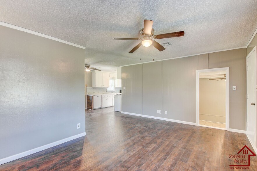 Building Photo - 1806 NW Lincoln Ave