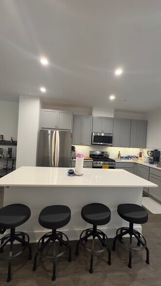 shared kitchen (2nd floor) furnished - 3526 Margaret Jones Pl