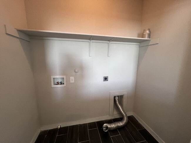 Building Photo - Beautiful Townhouse in New Braunfels!