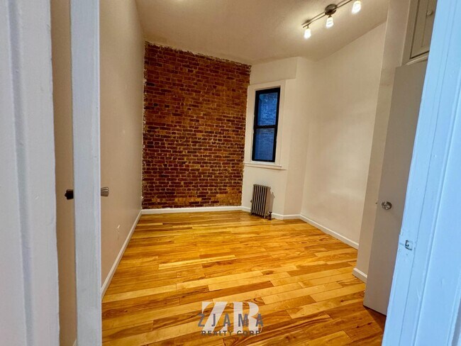 Building Photo - 1047 Bedford Ave