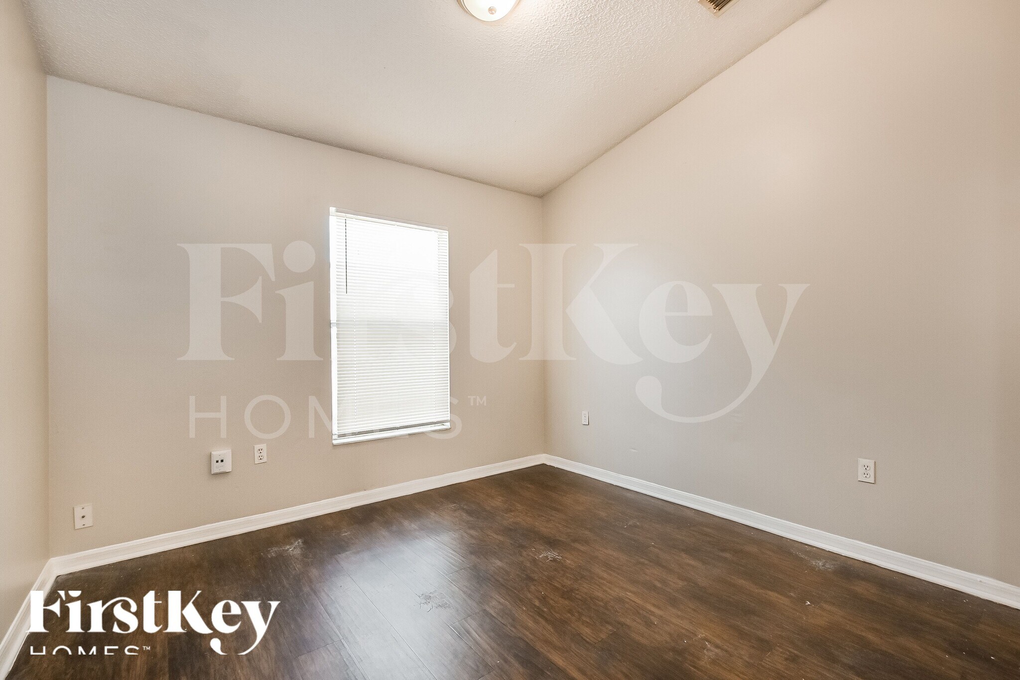 Building Photo - 7432 Little Pond Ct