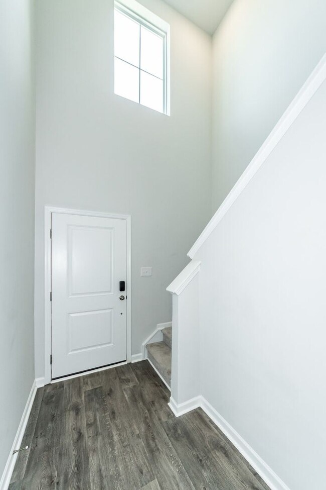 Building Photo - 239 Pine Crest View Dr