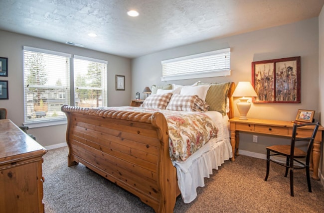 Building Photo - Modern 4-bdr with two Master Suites & Moun...