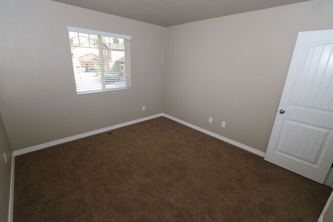 Building Photo - Updated Mountain Shadows Beauty on West Side!  4bdrm/3.5bath/2-car Garage