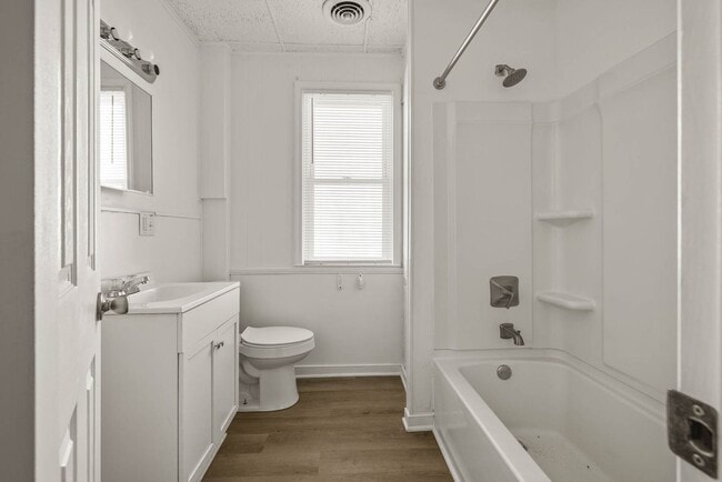 Building Photo - 107 S 9th Ave