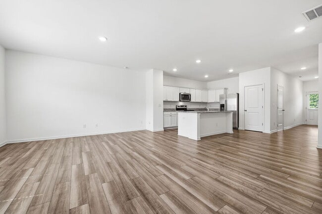 Building Photo - 307 Spaight Acrs Wy