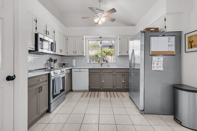 Building Photo - Charming 3 Bedroom, 2 Bath Home off of Longpoint in Mount Pleasant!