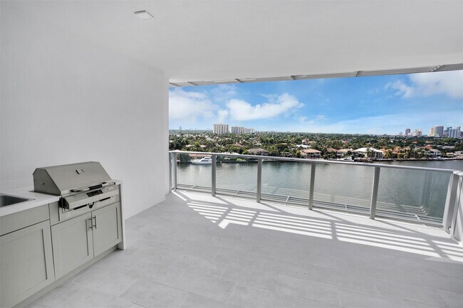 Building Photo - 435 Bayshore Dr