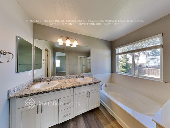 Building Photo - 2542 Huber Dr