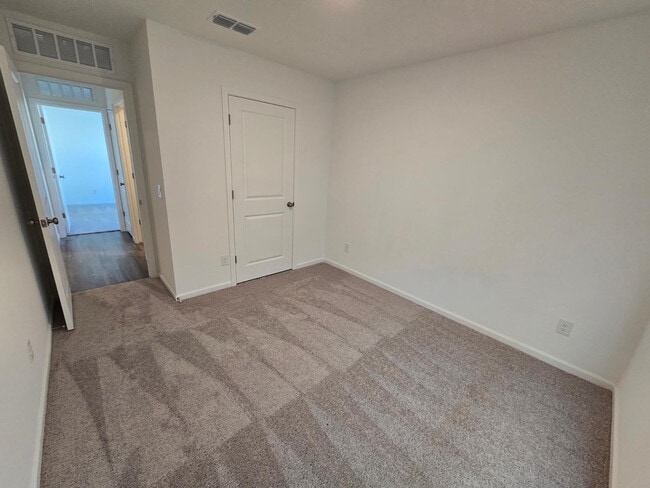 Building Photo - 736 Dylan Ct