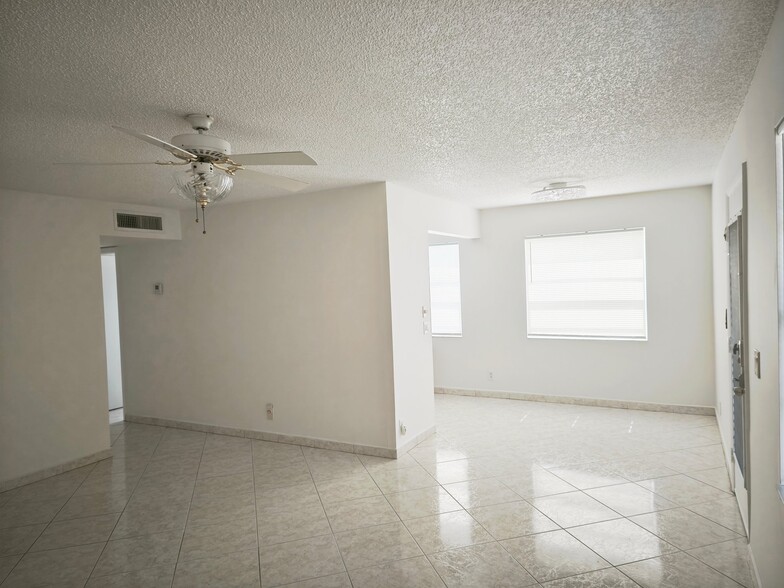 Building Photo - 122 Normandy Ln