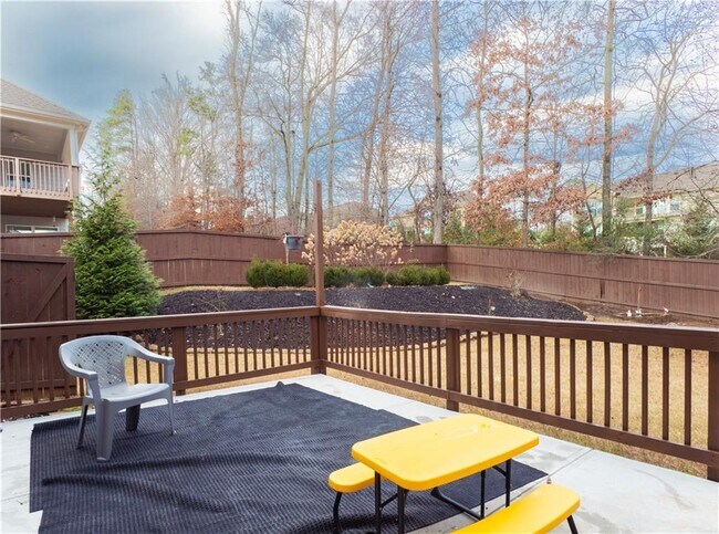 Building Photo - 4865 Alexandria Ave