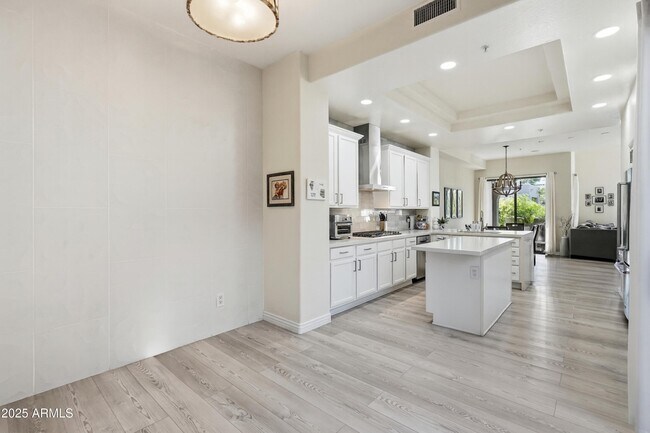 Building Photo - 20802 N Grayhawk Dr