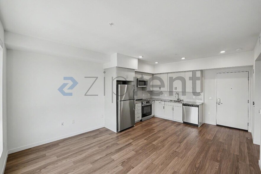 Building Photo - Unit 412