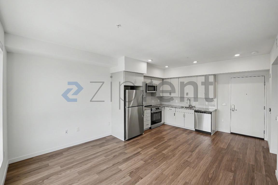 Building Photo - Unit 412