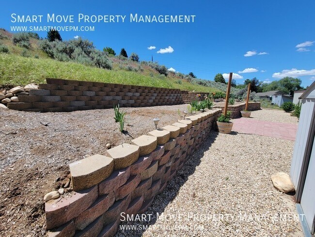 Building Photo - 2705 E Mendota Dr