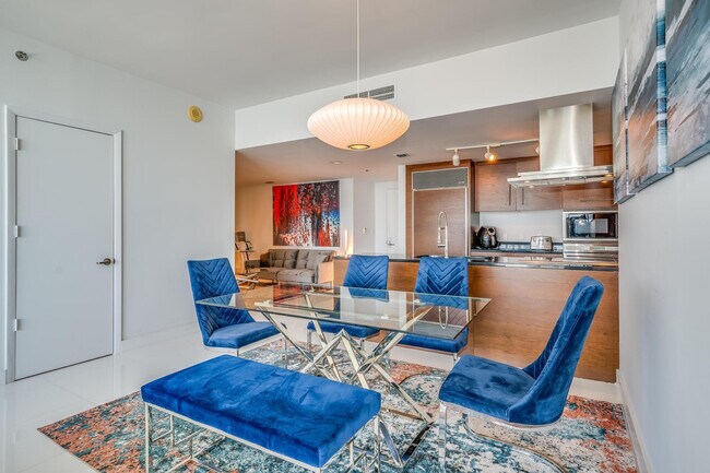 Building Photo - 495 Brickell Ave