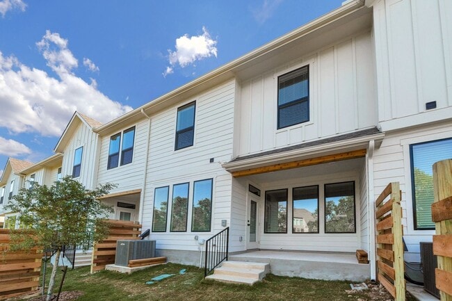 Building Photo - 3 Bedroom 2.5 Bath Townhome!