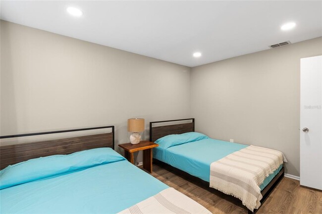 Building Photo - 1579 Greenlea Dr