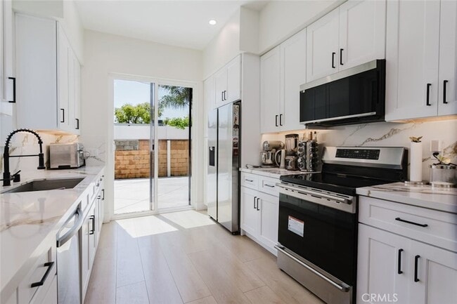 Building Photo - 13540 Hamlin St