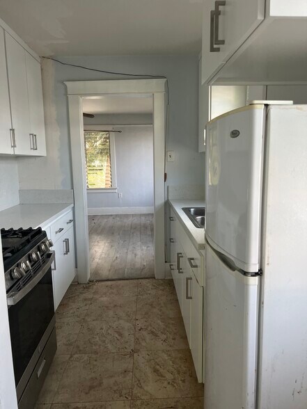 Building Photo - 3229 E 8th St