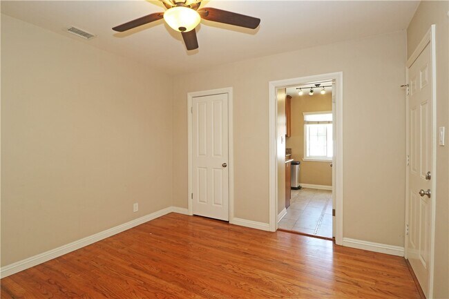 Building Photo - 412 Catalpa Ave