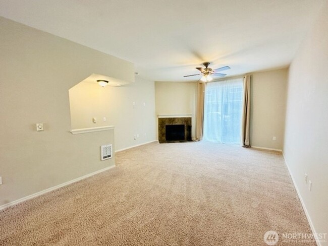 Building Photo - 2bd/2ba Lynnwood Townhome