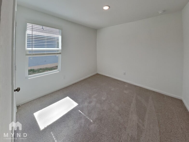 Building Photo - 340 Pacific Waters