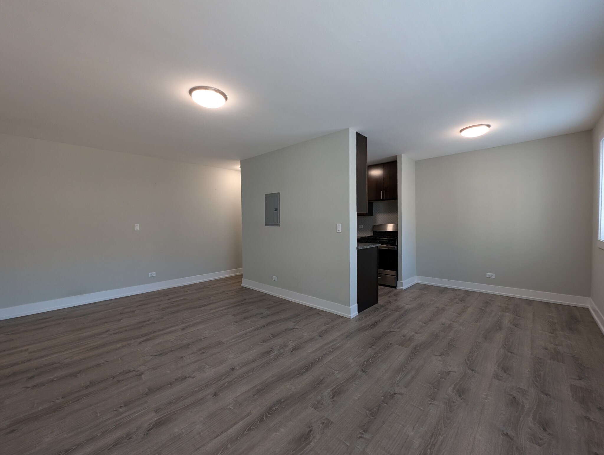 Building Photo - 542 W Surf St