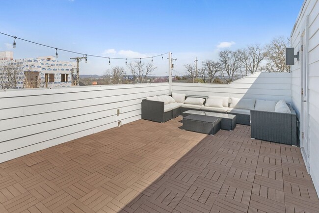 Building Photo - 6107 Cowden Ave