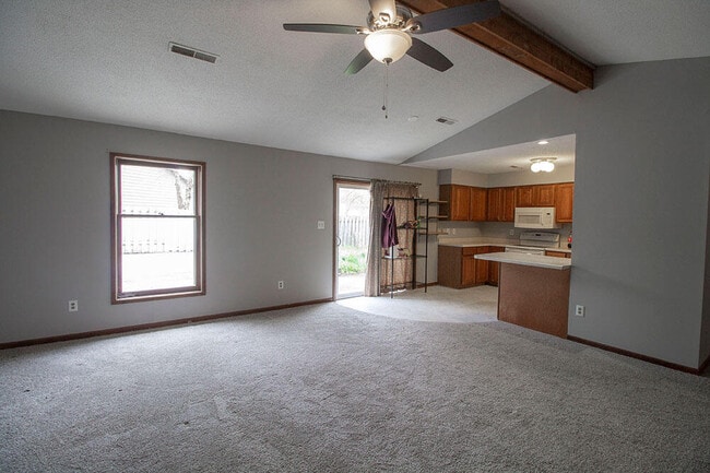 Building Photo - 2011 Bridgewater Dr