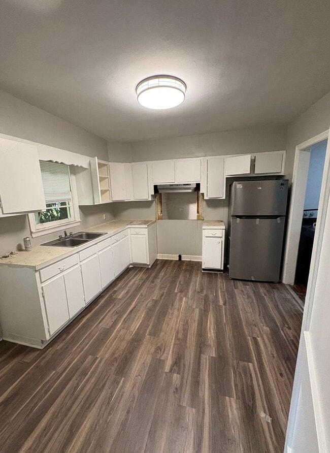Building Photo - 3 Bedroom 1 Bath
