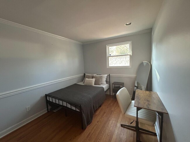 Building Photo - 900 Newcombe Rd