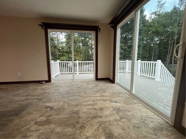 Building Photo - 8 Birch Ln