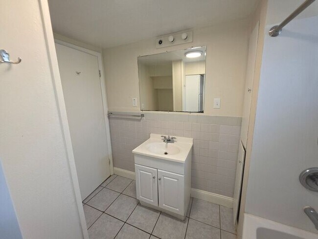 Building Photo - 2 bedroom unit in Berrien Springs
