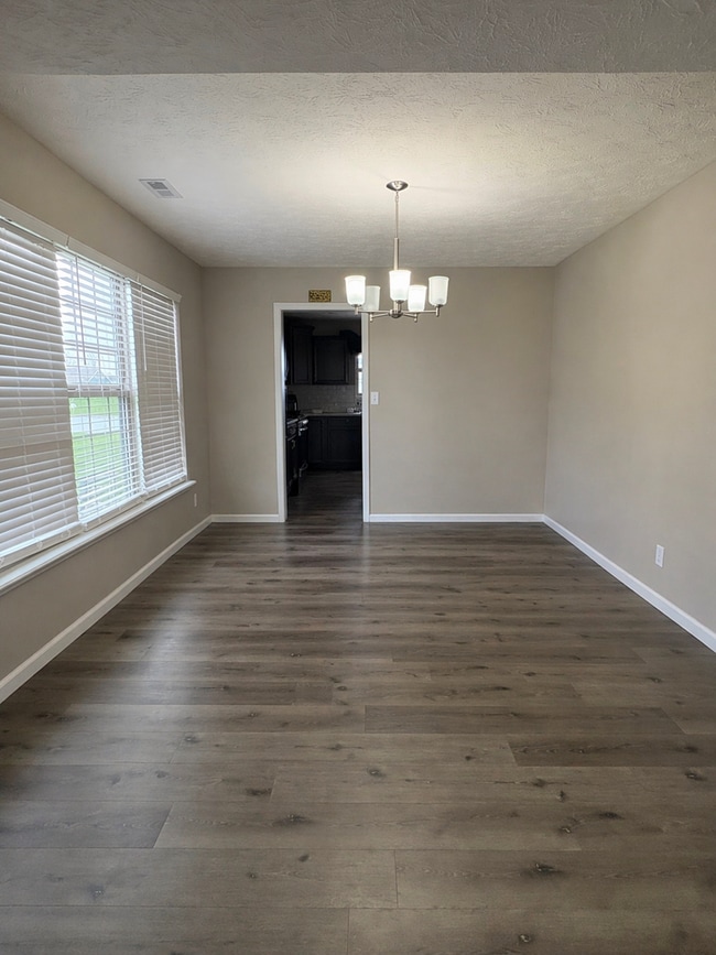 Building Photo - 4 BR WITH OFFICE