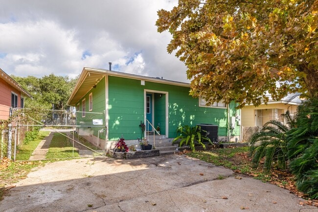 Building Photo - 4511 Avenue Q