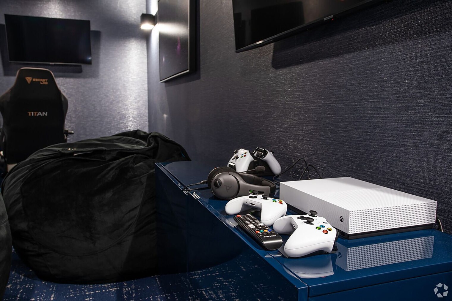 Building Photo - 240 Congress Ave