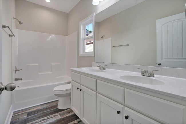 Building Photo - Beautiful  3 bed 2 bath Home in Hampstead