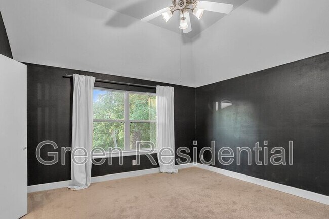 Building Photo - 919 E 36th St