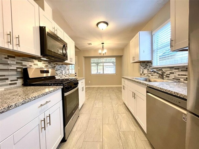 Building Photo - 703 Twin Oak Trail