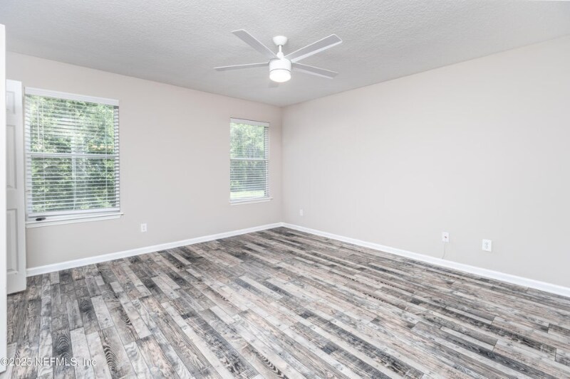 Building Photo - 230 Scrub Jay Dr