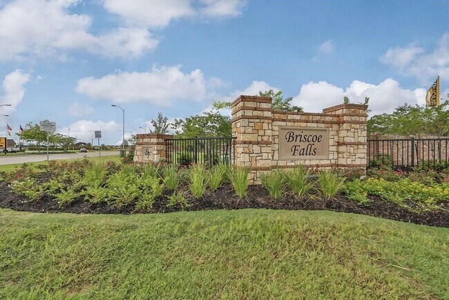 Building Photo - 25206 Farmdale Ln