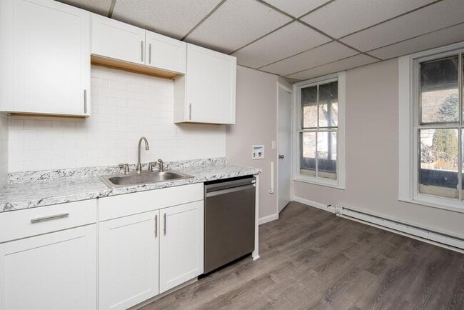 Building Photo - 428 7th Ave