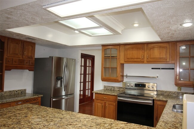 Building Photo - 458 Woodrail Dr