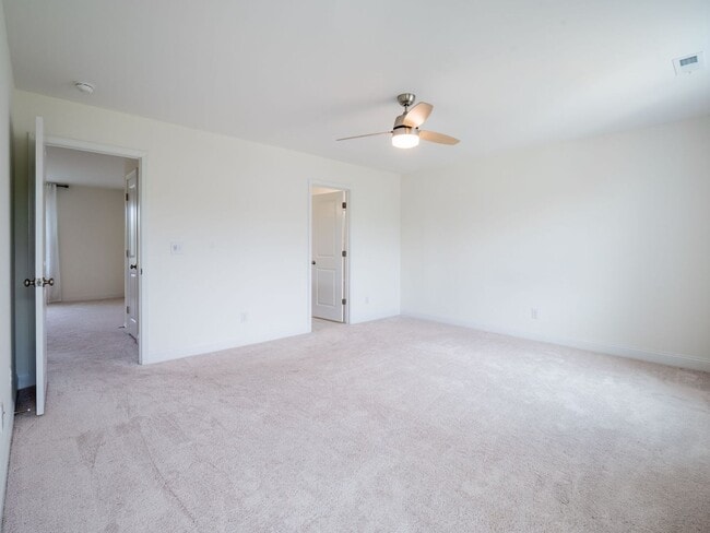 Building Photo - 909 Needlerush Rd