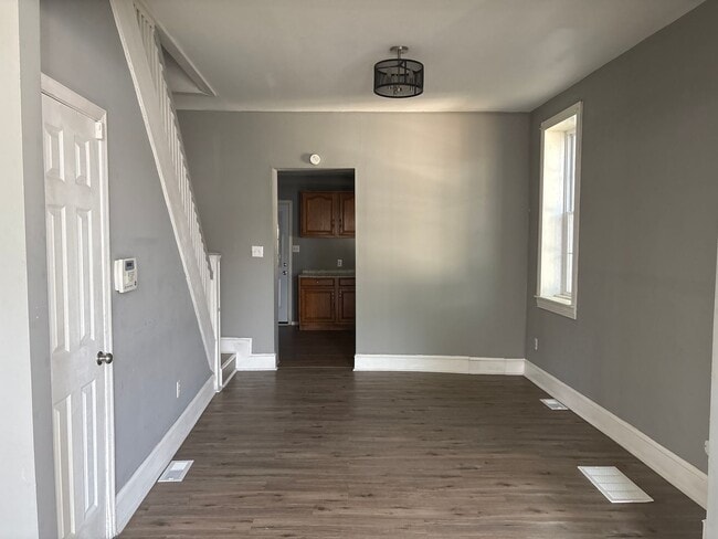 Building Photo - 2-3 Bedroom 1 Bath House-York City SD